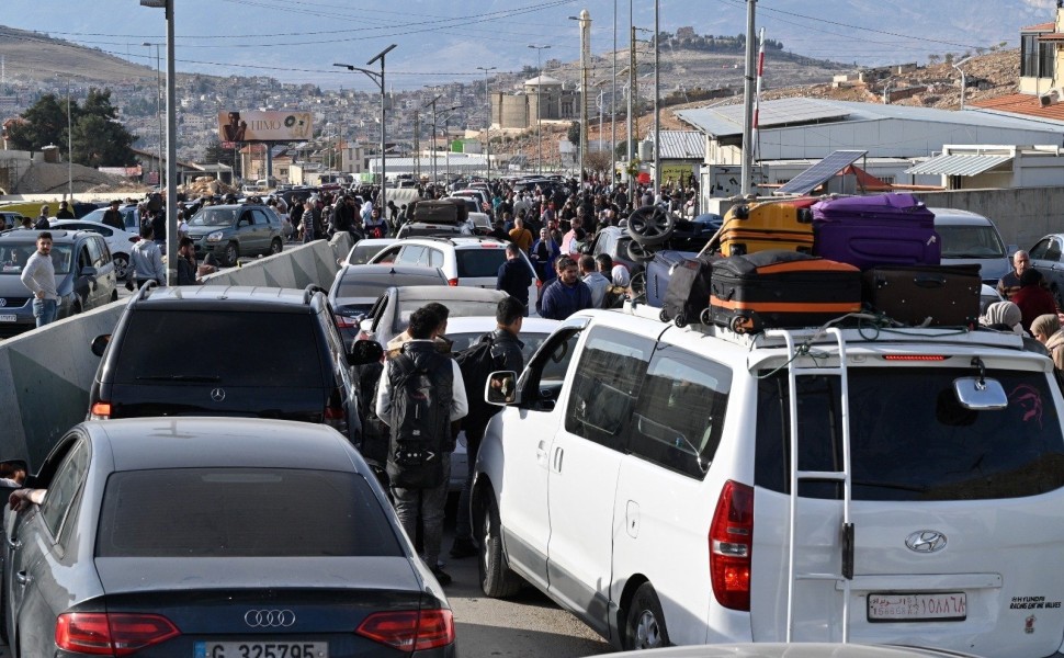 Καθεστωτικοί Σύροι εγκαταλείπουν τη χώρα / ΑΠΕ-ΜΠΕ/EPA/WAEL HAMZEH