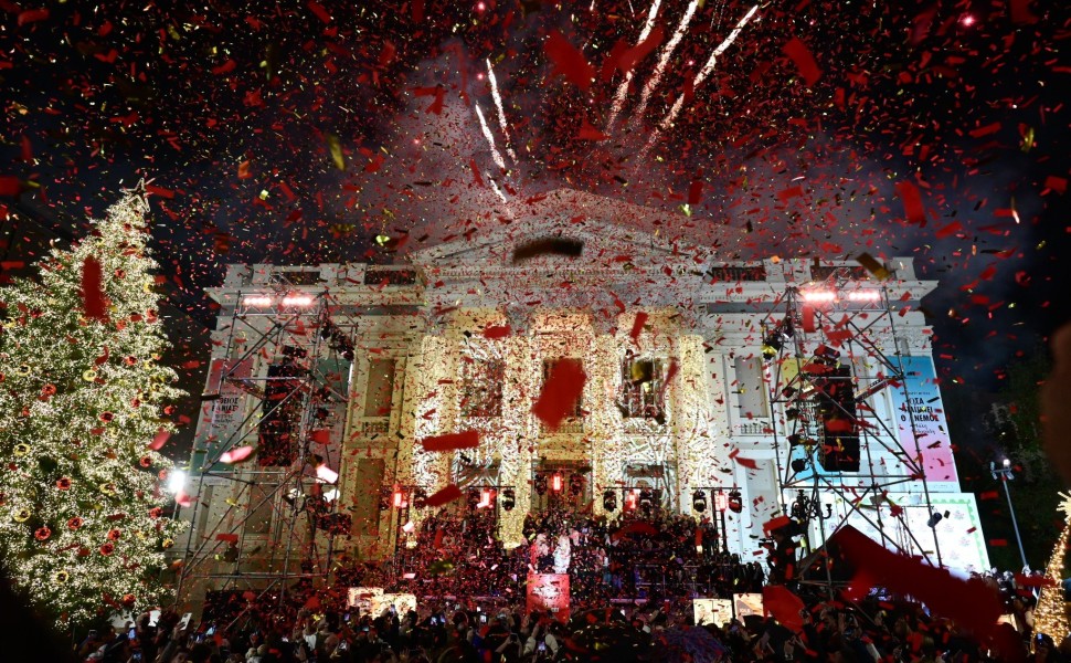 Το δημοτικό θέατρο του Πειραιά τα Χριστούγεννα / φωτ. αρχείου Eurokinissi