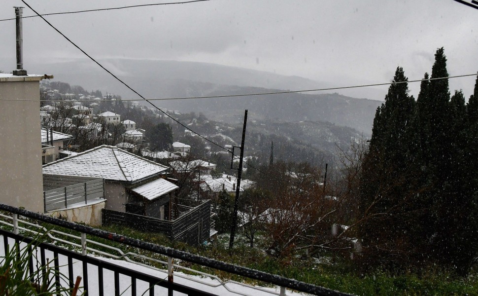 Χιονόπτωση στις Μηλιές Πηλίου/INTIME