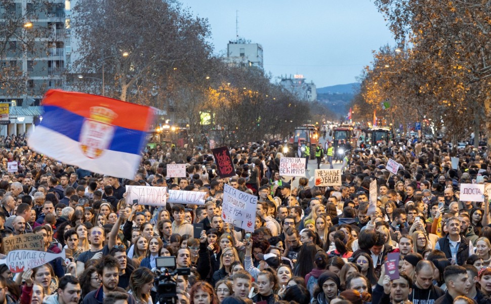 Σέρβοι φοιτητές σε πορεία κατά της κυβέρνησης για το δυστύχημα στο Νόβι Σαντ / Reuters