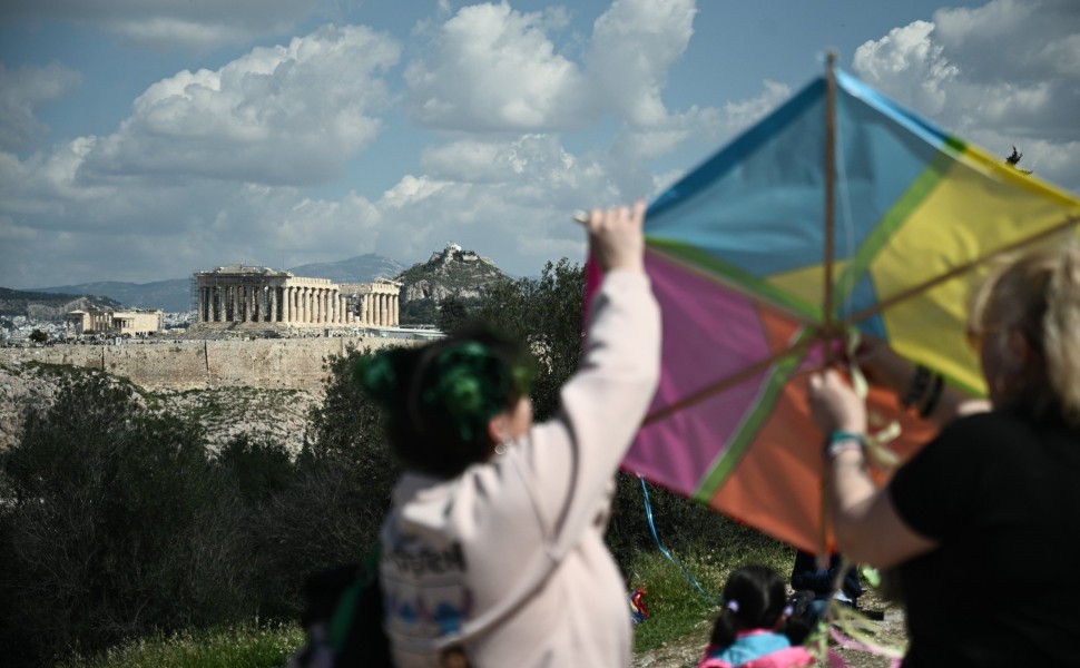 Πέταγμα χαρταετού στον λόφο του Φιλοππάπου / Εθροκινισσι