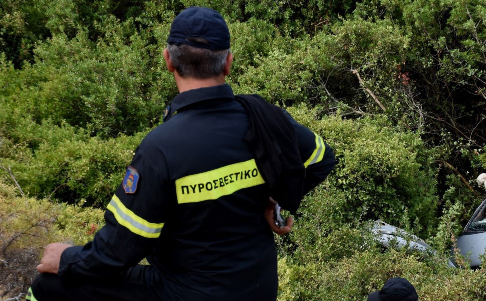 Άνδρας της Πυροσβεστικής σε παλαιότερη επιχείρηση διάσωσης/Φωτ. αρχείου: EUROKINISSI