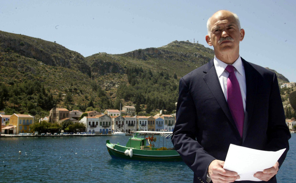 23 Απριλίου 2010. Ο Γ. Παπανδρέου από το Καστελλόριζο ανακοινώνει την προσφυγή της Ελλάδας στο μηχανισμό στήριξης και επισήμως ξεκινάει η περίοδος των μνημονίων / Eurokinissi 23 Απριλίου 2010. Ο Γ. Παπανδρέου από το Καστελλόριζο ανακοινώνει την προσφυγή της Ελλάδας στο μηχανισμό στήριξης και επισήμως ξεκινάει η περίοδος των μνημονίων / Eurokinissi