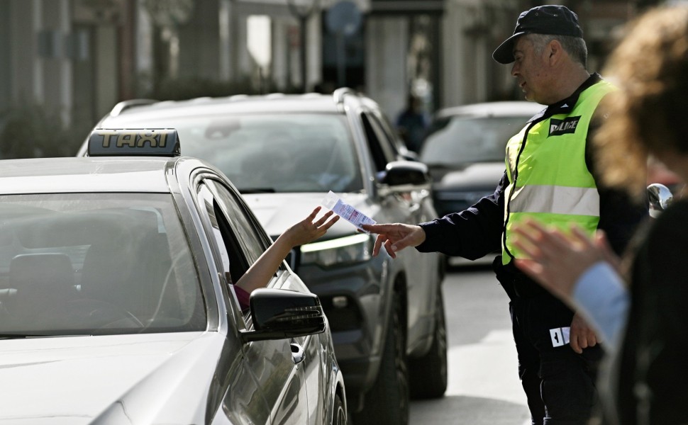 Δράση ενημέρωσης και πρόληψης για την οδική ασφάλεια στην Κόρινθο
(ΒΑΣΙΛΗΣ ΨΩΜΑΣ/EUROKINISSI) Δράση ενημέρωσης και πρόληψης για την οδική ασφάλεια στην Κόρινθο
(ΒΑΣΙΛΗΣ ΨΩΜΑΣ/EUROKINISSI)