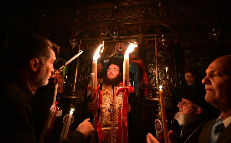 Το Άγιο Φως στο Μετόχι του Παναγίου Τάφου - Eurokinissi Το Άγιο Φως στο Μετόχι του Παναγίου Τάφου - Eurokinissi