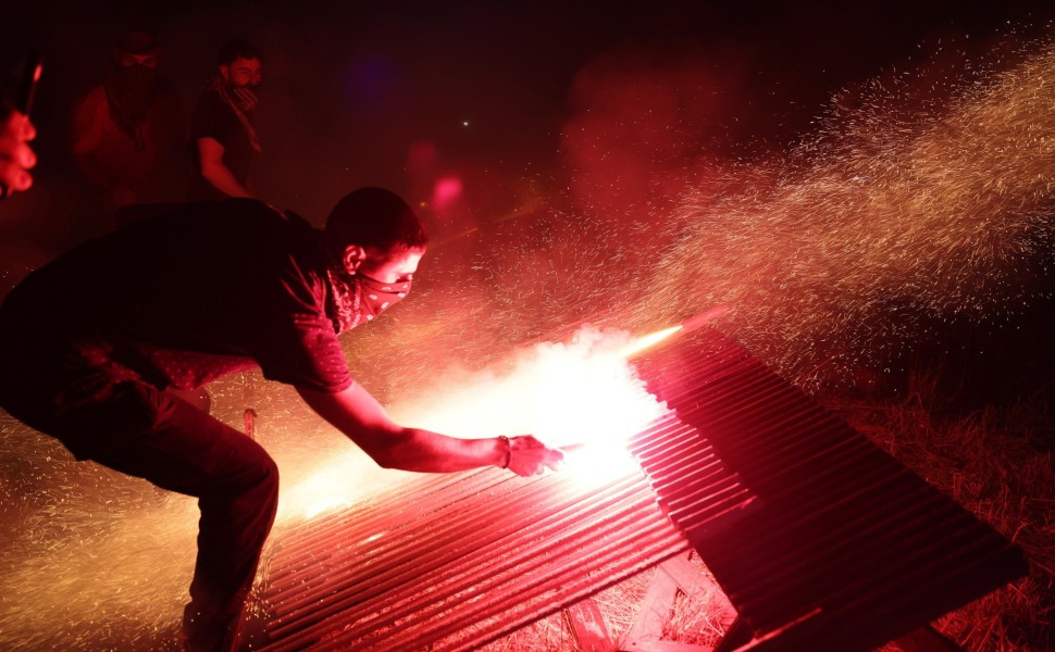 Εικόνα από τον ρουκετοπόλεμο στο Βροντάδο Χίου. Φωτό: Chiosphotos.gr / ΑΝΑΓΝΩΣΤΟΥ ΚΩΝΣΤΑΝΤΙΝΟΣ/INTIME