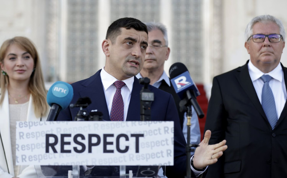 Ο νικητής των σημερινών προεδρικών εκλογών στη Ρουμανία, Τζόρτζε Σιμιόν/ΑΠΕ-ΜΠΕ Ο νικητής των σημερινών προεδρικών εκλογών στη Ρουμανία, Τζόρτζε Σιμιόν/ΑΠΕ-ΜΠΕ