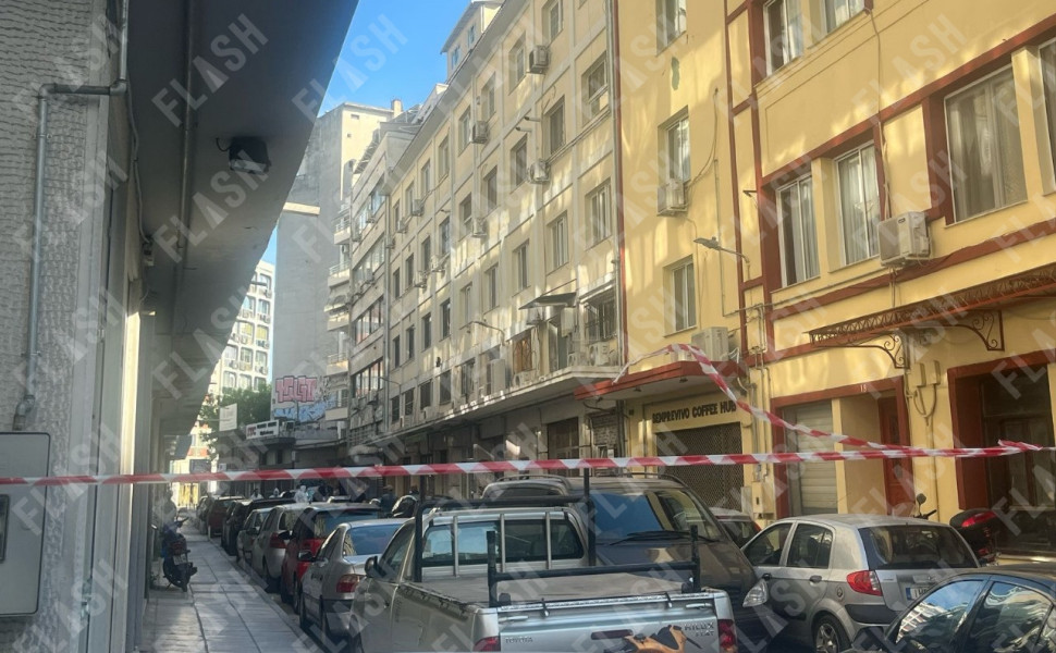 Έρευνες της ΕΛΑΣ σε διαμέρισμα Airbnb που έμενε η 37χρονη που σκοτώθηκε από έκρηξη στη Θεσσαλονίκη Έρευνες της ΕΛΑΣ σε διαμέρισμα Airbnb που έμενε η 37χρονη που σκοτώθηκε από έκρηξη στη Θεσσαλονίκη