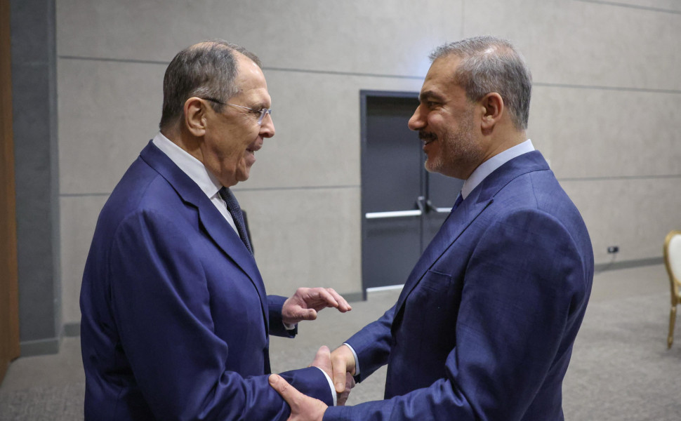 Ο Σεργκέι Λαβρόφ με τον Χακάν Φιντάν / ΑΠΕ ΕΡΑ