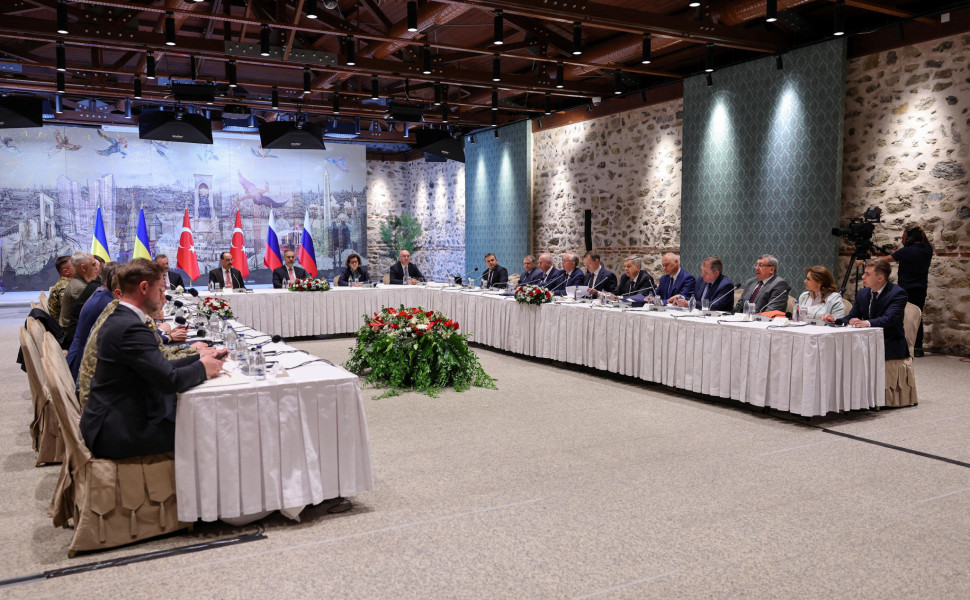 Πρόσωπο με πρόσωπο στο ίδιο δωμάτιο Ρώσοι και Ουκρανοί υπό το βλέμμα του Φιντάν - Δεν αντάλλαξαν ούτε χειραψία οι δυο αντιπροσωπείες / Reuters