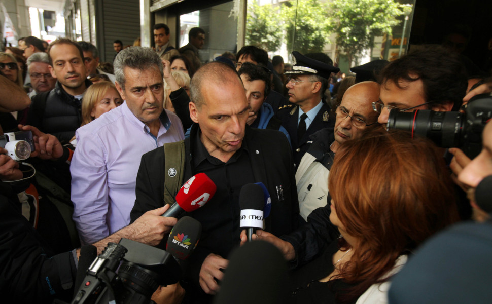 Ο κ. Βαρουφάσκης έξω από το υπουργείο Οικονομικών το 2015 σε μία από τις δεκάδες συναντήσεις του με δημοσιογράφους στην είσοδο του κτηρίου / Eurokinissi Ο κ. Βαρουφάσκης έξω από το υπουργείο Οικονομικών το 2015 σε μία από τις δεκάδες συναντήσεις του με δημοσιογράφους στην είσοδο του κτηρίου / Eurokinissi