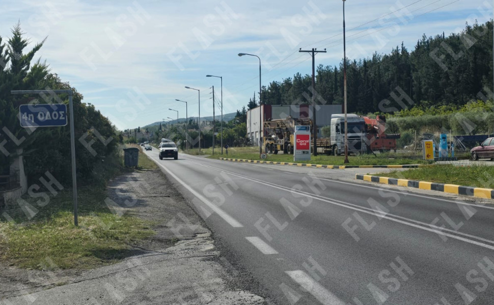 Το σημείο που έπεσαν οι πυροβολισμοί στη Θέρμη Θεσσαλονίκης / Φωτ.: flash.gr Το σημείο που έπεσαν οι πυροβολισμοί στη Θέρμη Θεσσαλονίκης / Φωτ.: flash.gr