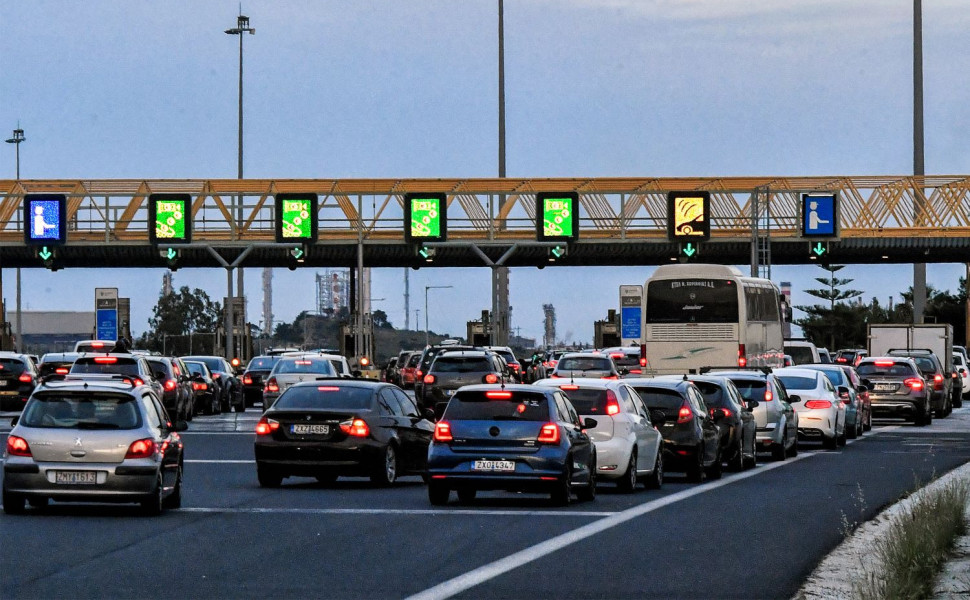 Περισσότερα από 155.000 αυτοκίνητα πέρασαν από τα διόδια κατά την έξοδο για το τριήμερο του Αγίου Πνεύματος/Φωτ. αρχείου: EUROKINISSI