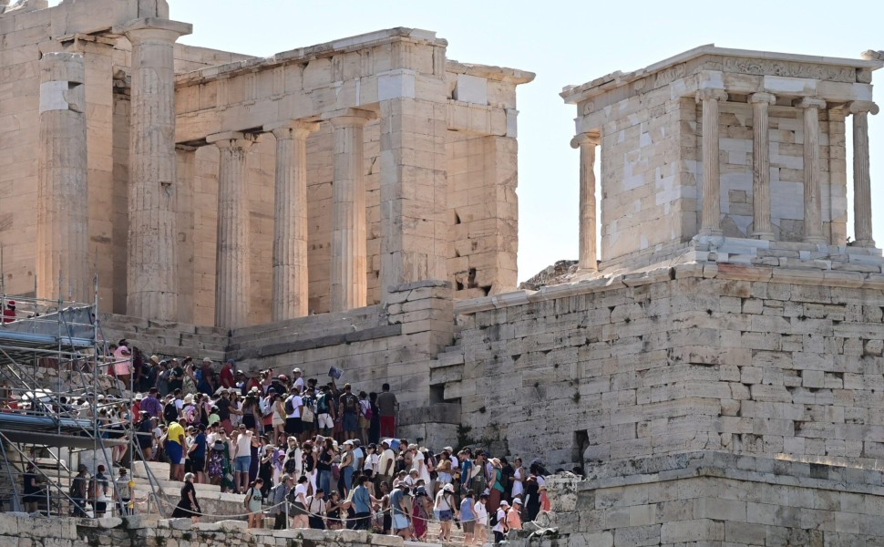 Ουρές από τουρίστες στην είσοδο της Ακρόπολης
(ΜΙΧΑΛΗΣ ΚΑΡΑΓΙΑΝΝΗΣ/EUROKINISSI)