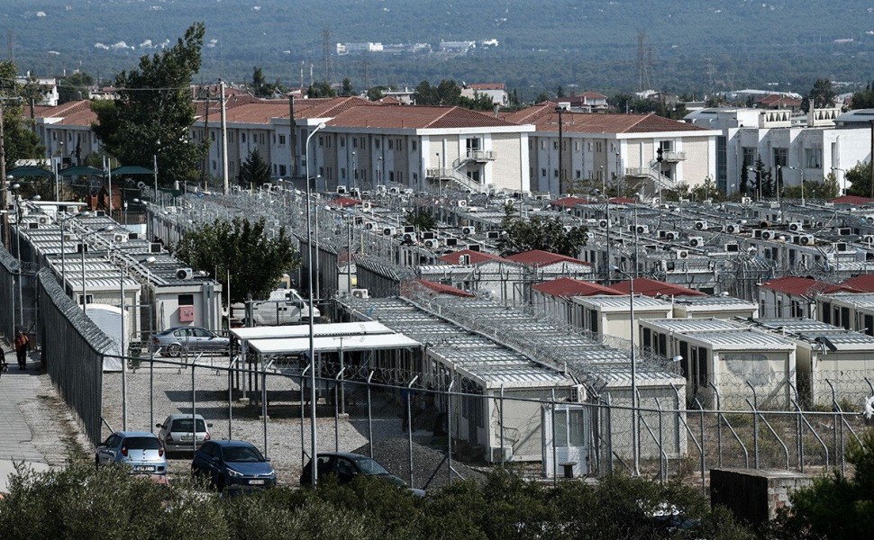 ¶ποψη του Κέντρου Κράτησης Μεταναστών στην Αμυγδαλέζα την Πέμπτη 17 Οκτωβρίου 2019. Πυρκαγιά ξέσπασε σε κοντέινερ και επεκτάθηκε σε δεύτερο. Σύμφωνα με πληροφορίες τα κοντέινερ ήταν άδεια και δεν υπήρχαν αναφορές για εγκλωβισμένους. Επί τόπου έσπευσαν 5 ο