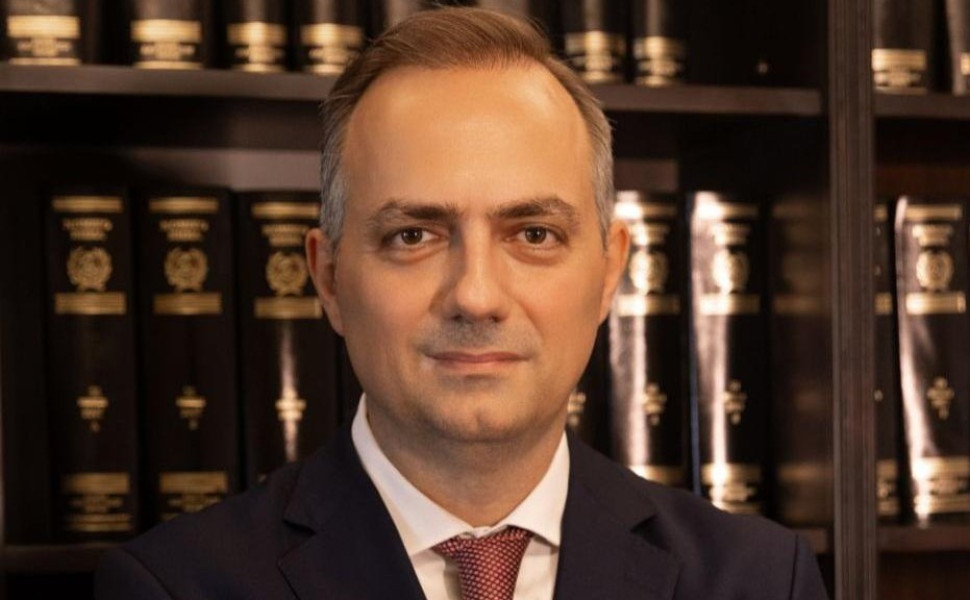 Ο δικηγόρος Δημήτρης Αναστασόπουλος, Επικεφαλής Παράταξης ΔΣΑ
«Με Το Δικηγόρο» Ο δικηγόρος Δημήτρης Αναστασόπουλος, Επικεφαλής Παράταξης ΔΣΑ
«Με Το Δικηγόρο»