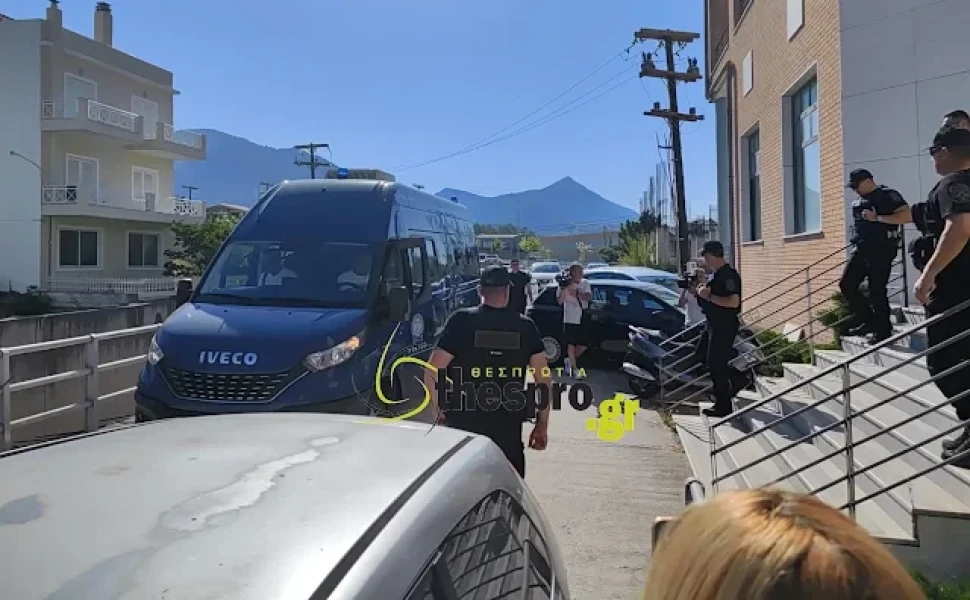 Κύκλωμα στο Τελωνείο Μαυροματίου: Βαρίες κατηγορίες για τους συλληφθέντες | Flash