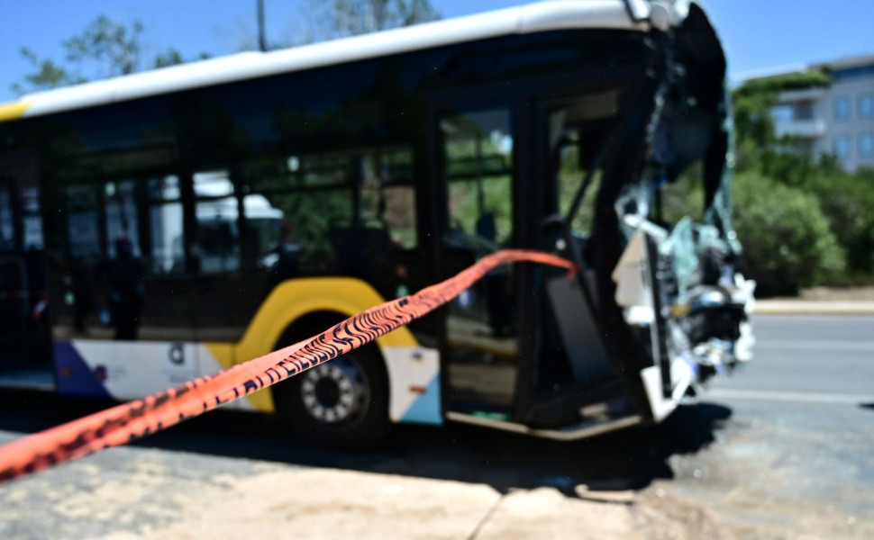 Το λεωφορείο που συγκρούστηκε στη Βούλα με άλλο προπορευόμενο/Φωτ. αρχείου: EUROKINISSI Το λεωφορείο που συγκρούστηκε στη Βούλα με άλλο προπορευόμενο/Φωτ. αρχείου: EUROKINISSI