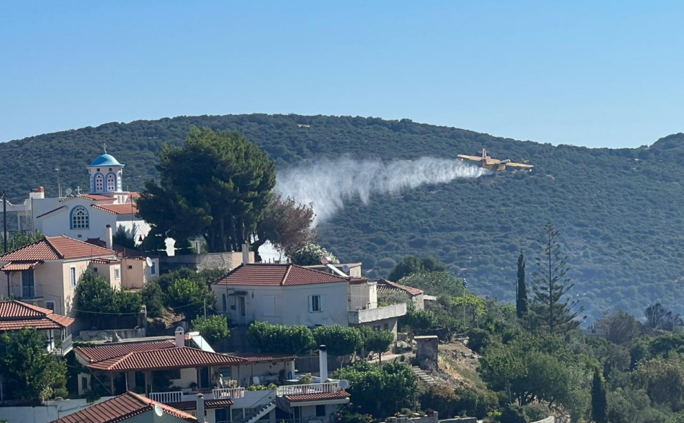 Τα εναέρια μέσα επιχειρούν από το πρωί στη μεγάλη φωτιά στην Εύβοια Τα εναέρια μέσα επιχειρούν από το πρωί στη μεγάλη φωτιά στην Εύβοια