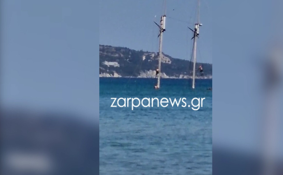 Οι νεαροί ανεβαίνουν στα ιστία για να κάνουν τις επικινδυνες βουτιές τους/Φωτ. ZARPANEWS.GR