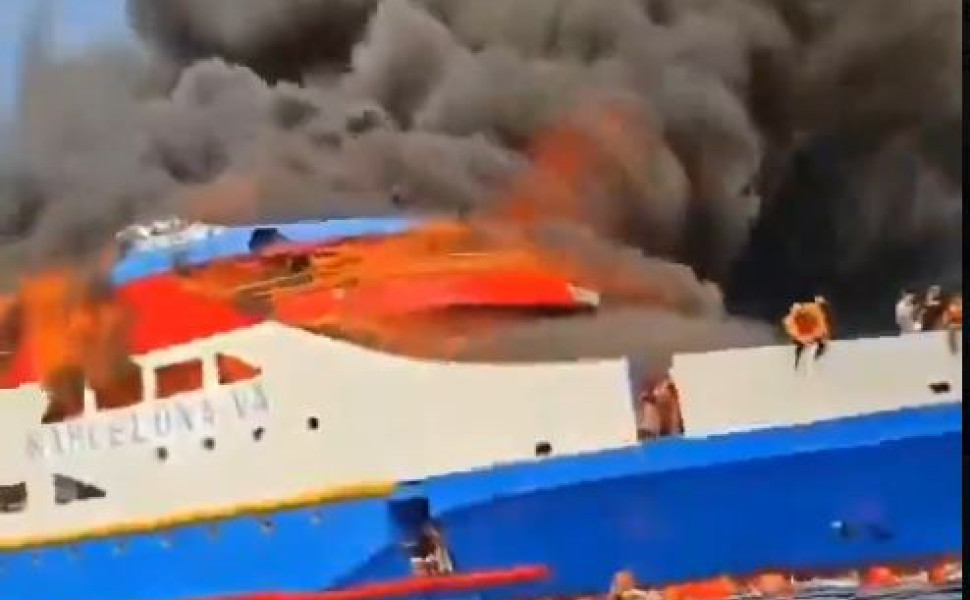 Το φλεγόμενο π΄λοίο Barcelona/Φωτ. BREAKING 911, X