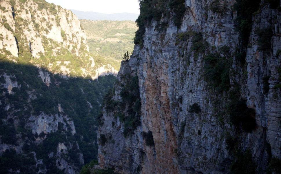 Άποψη από το φαράγγι του Βίκου, στα Ζαγοροχώρια/Φωτ. αρχείου EUROKINISSI Άποψη από το φαράγγι του Βίκου, στα Ζαγοροχώρια/Φωτ. αρχείου EUROKINISSI