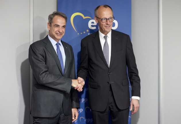 Θέματα ευρωπαϊκής άμυνας και οικονομίας στο επίκεντρο συνάντησης Μητσοτάκη - Μερτς